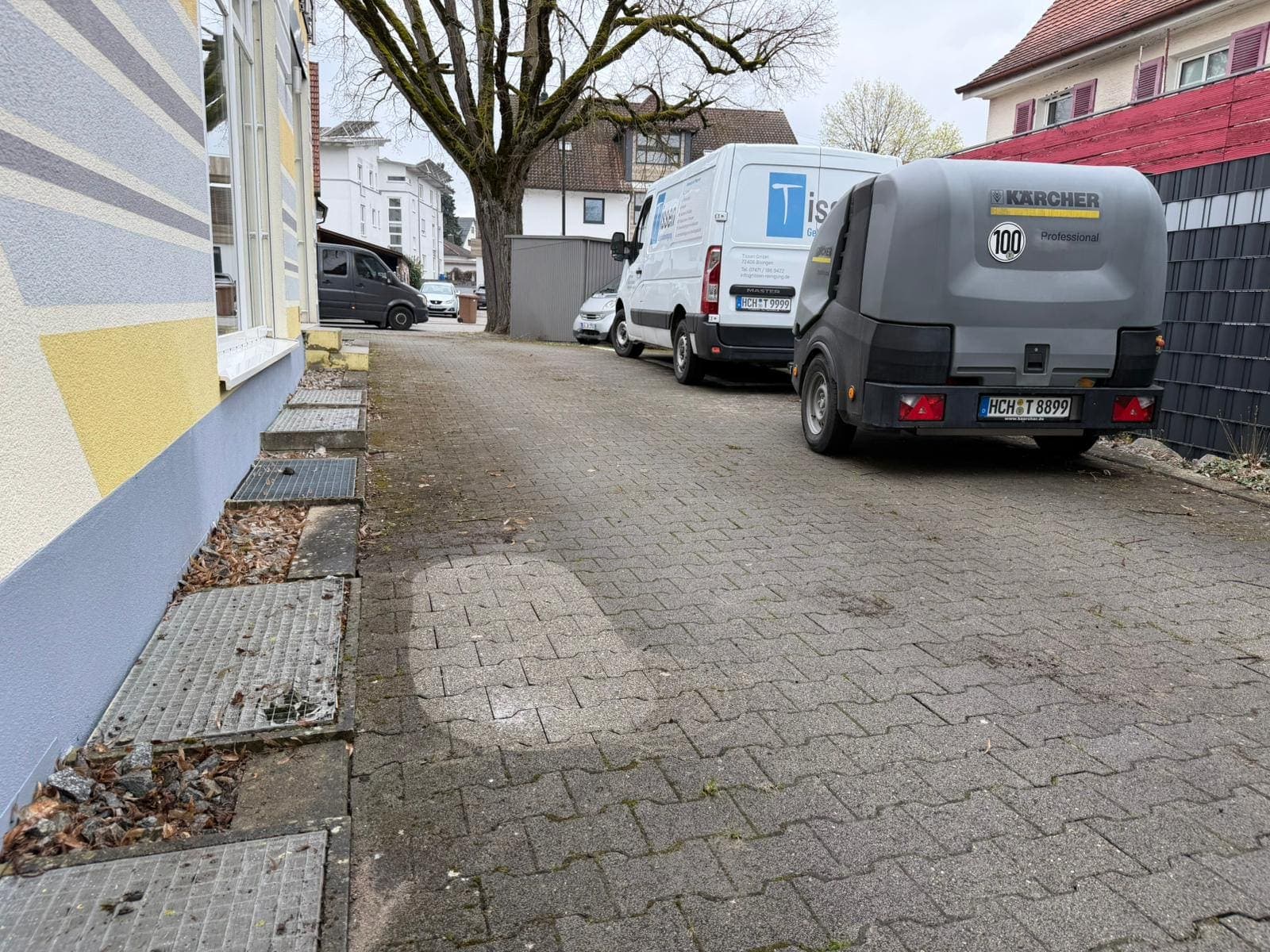 Tissen-Reinigungs-Trailer mit Hochdruckreiniger bis 250 bar auf Pflaster mit Probefläche